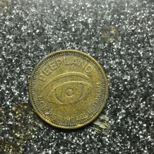 Peepland token vintage